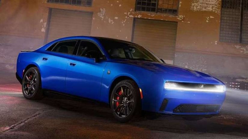 Premena na 4-dverový sedan dizajnu Chargeru...