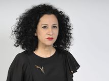 SR portrét studiofoto politika Jaurová BAX