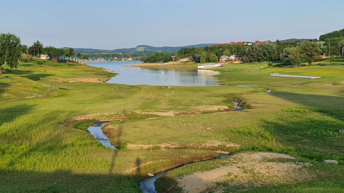 Vodná plocha ustúpila o viac ako sto metrov