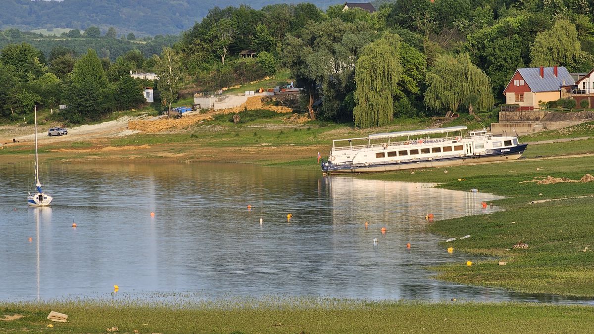 Výletná loď Bohemia zostala na suchu
