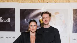 Dizajnér Michael Kováčik a jeho kamarátka Jana Mutňanská. 