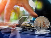bitcoin, laptop, investovanie, transakčná daň