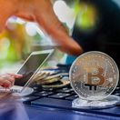bitcoin, laptop, investovanie, transakčná daň