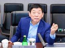 Šéf veľkej čínskej automobilky priznal,...