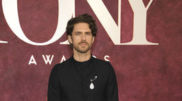 Herec Aaron Tveit.