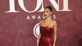Herečka Nicole Scherzinger v kreácii Rodarte. 
