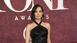 Herečka Zoey Deutch na vyhlásení cien 78. ročníka Tony Awards.