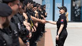 maškarová, policajti