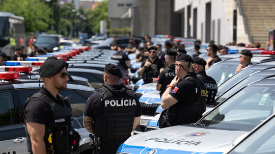 Náborová kampaň 'Staň sa policajtom' vychádza polícii nad očakávanie, hlási sa niekoľko tisíc záujemcov