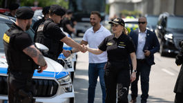 polícia, maškarová, eštok