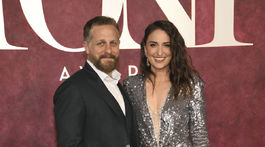 Speváčka a skladateľka Sara Bareilles a Joe Tippett.
