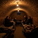 Úkryt pred bombardovaním - obrázok vytvorený umelou inteligenciou