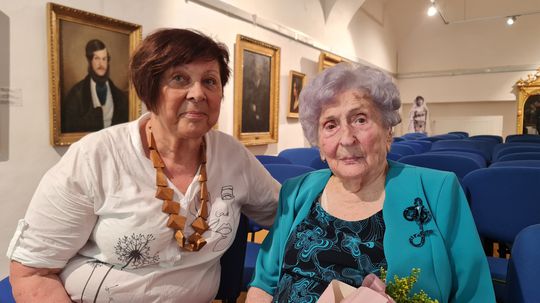 Slovenka prežila štyri koncentračné tábory, jej spomienky približuje nová kniha. Niekedy cítim ešte aj pach geta, hovorí pamätníčka