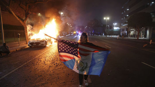 Trump zapálil oheň, ktorý nechcel. Protesty proti jeho migračnej politike sa šíria Spojenými štátmi
