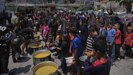 Izraelská armáda v Gaze pozabíjala 31 ľudí čakajúcich na humanitárnu pomoc