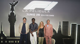 Zľava: Režisér Joseph Kosinski a herci Damson Idris, Kerry Condon a Brad Pitt.