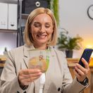 dôchodkyňa, seniorka, peniaze