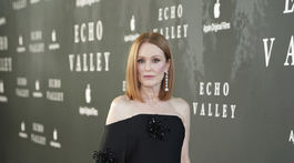 Herečka Julianne Moore v kreácii Bottega Veneta. 