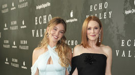 Sydney Sweeney (vľavo) a Julianne Moore