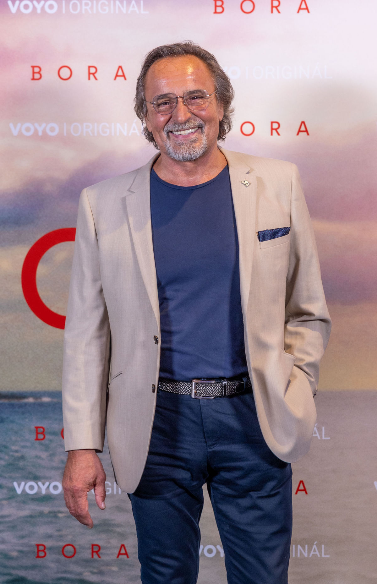 Herec Jozef Vajda na premiére seriálu Bora. 