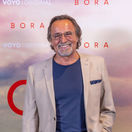 Herec Jozef Vajda na premiére seriálu Bora. 