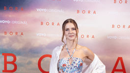 Herečka Monika Szabo na premiére seriálu Bora. 