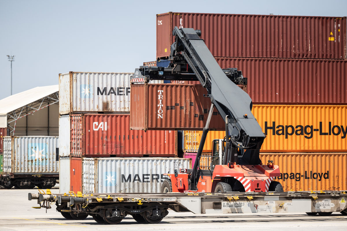 Nákladná vlaková doprava je v kríze, pretože...