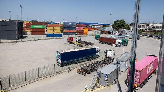 Pohľad do terminálu nákladnej vlakovej dopravy...