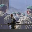 Irán, Izrael, vojaci, protiizraelský transparent