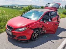 polícia, nehoda, rozbité auto