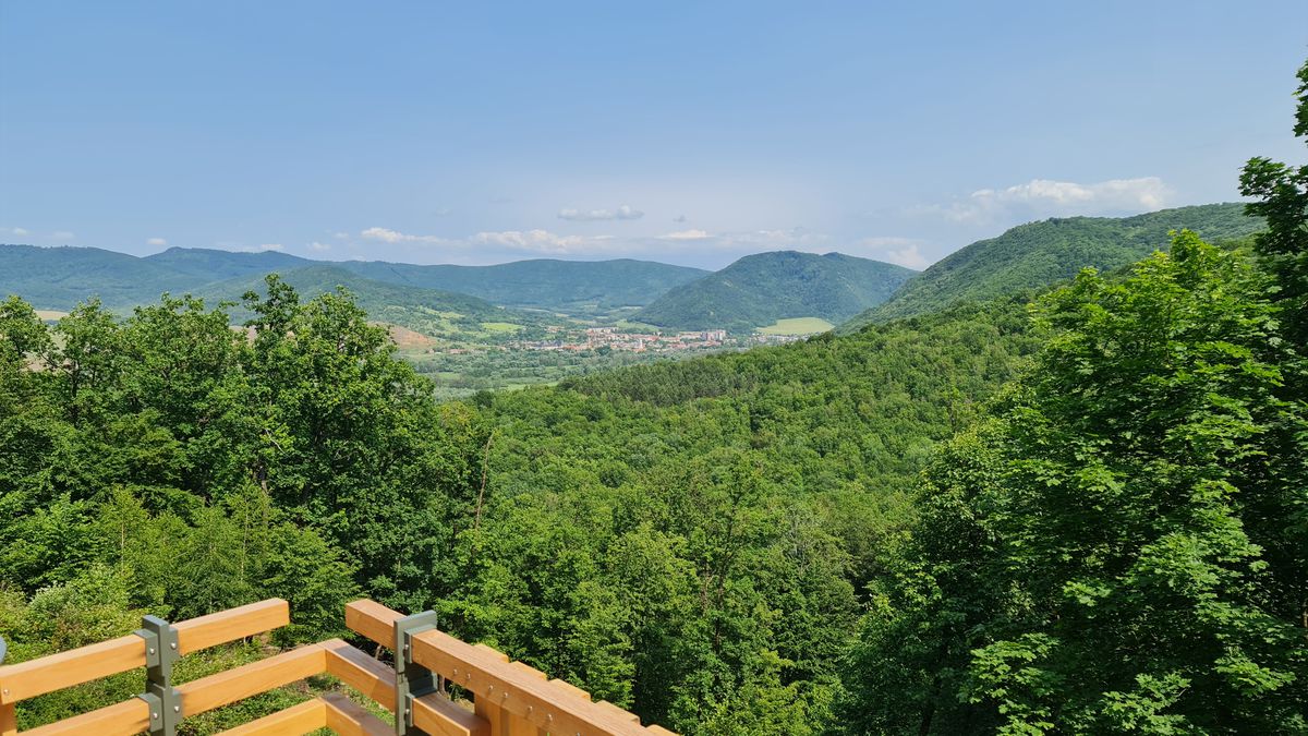 Výhľad z plošiny pri Starom jelšavskom hrade