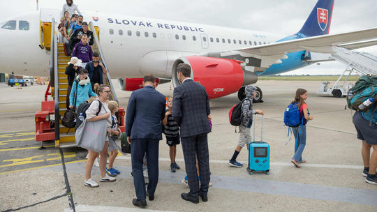 Ľudia evakuovaní slovenským vládnym špeciálom...