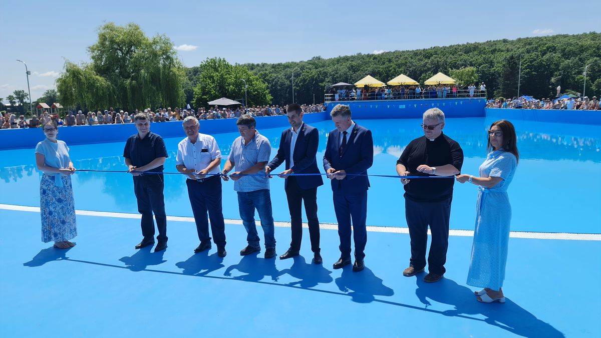 Predstavitelia samosprávy a ďalšie osobnosti...