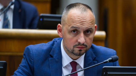 KDH chce dať stopku poplatkom za termín. Predložilo do parlamentu novelu, ktorá má zakázať platenie za objednanie k lekárovi