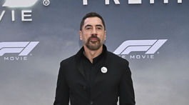Herec Javier Bardem tiež účinkuje v snímke F1. 