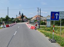 Most s dopravnym obmedzenim vo Velkych Dravciach