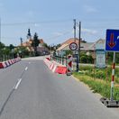 Most s dopravnym obmedzenim vo Velkych Dravciach