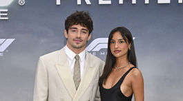 Pretekár Charles Leclerc a jeho partnerka Alexandra Saint Mleux.