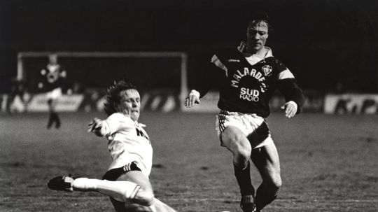 Bol si legenda, jeden z najväčších v histórii. Futbalový svet smúti. Zomrel majster Európy a bývalá opora Lyonu či Bordeaux