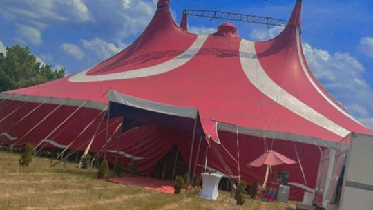 Dramatické momenty v známom cirkuse: Motorkári sa zrazili v Glóbuse smrti, jeden skončil v nemocnici