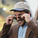 Herec Jonathan Bailey.