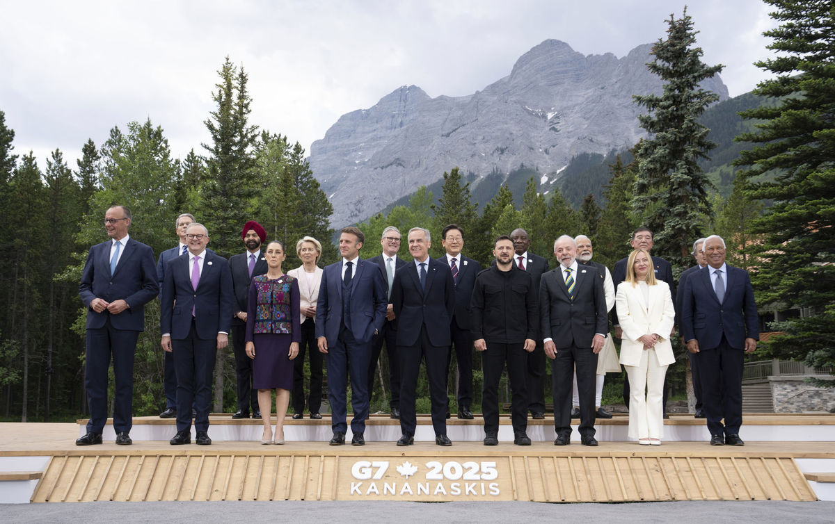 Lídri skupiny G7 a krajín zapojenými do...