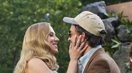 Scarlett Johansson a herec Jonathan Bailey