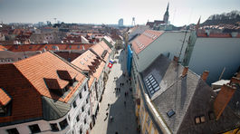 Bratislava, turisti, stare mesto, Bratislavsky hrad