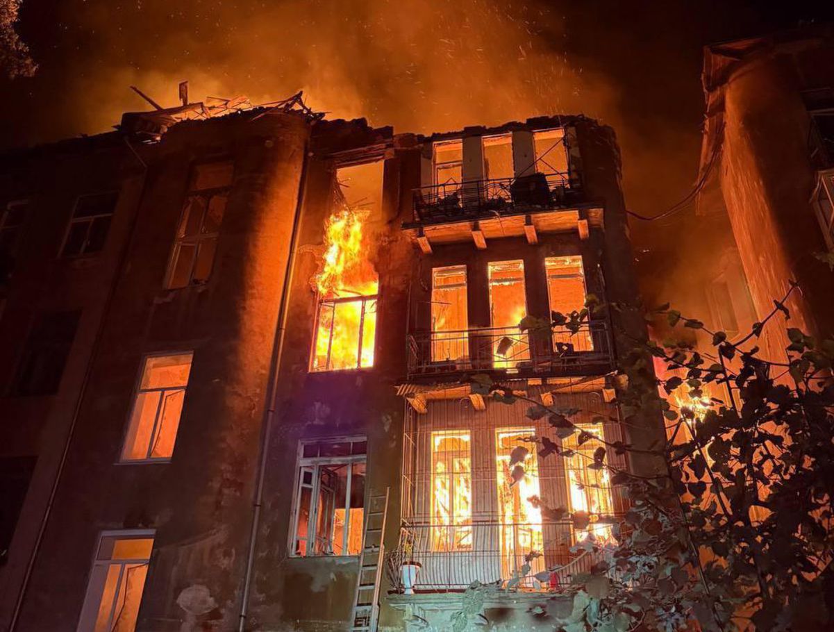 Odesa, zhorená bytovka, bombardovanie, vojna na...