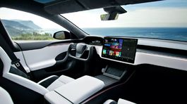 Tesla Model S 4