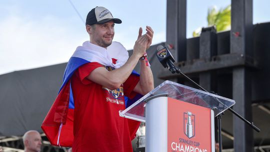 Hašek zúri: Na oslavách Stanleyho pohára zaviali aj ruské vlajky: Je to reklama na ruské zločiny