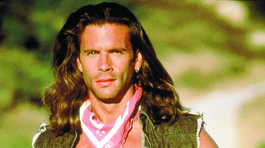 Herec Lorenzo Lamas ako hlavný hrdina seriálu...