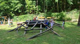 Jedna z atrakcií na detskom ihrisku v Muráni