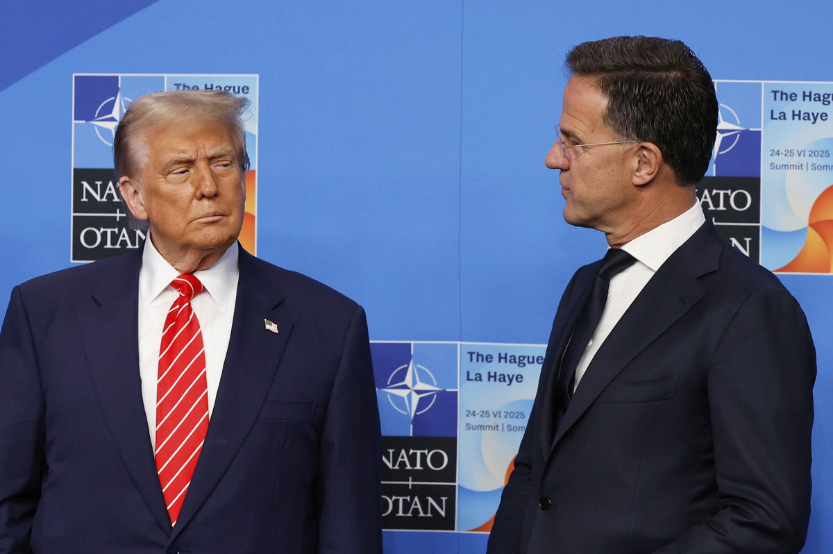 Prezidenta Donalda Trumpa víta generálny...